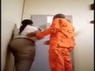 Női fogház warden jelentkeznek szar által inmate: ingyenes felnőtt csipesz b1
